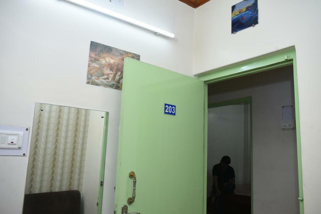Oyo 45320 Hotel Mars Αγκαρτάλα Εξωτερικό φωτογραφία